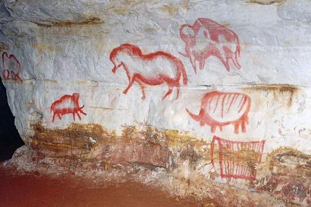 Открытие наскальных рисунков было сделано в 1959 году археологом А.В. Рюминым